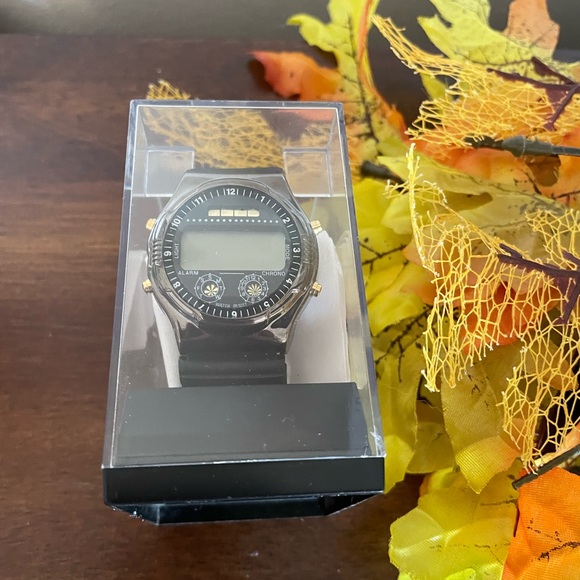 Chrono Alarm Watch with Snooze & Hourly Chime - Picture 3 of 6